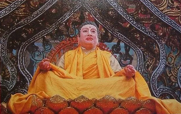 Sở dĩ người ta đau khổ chính vì mãi đeo đuổi những thứ sai lầm