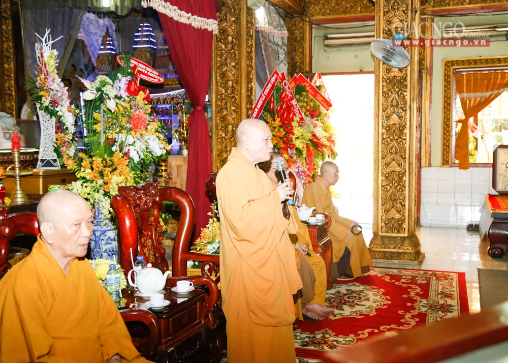 HT.Thích Thiện Nhơn ban đạo từ