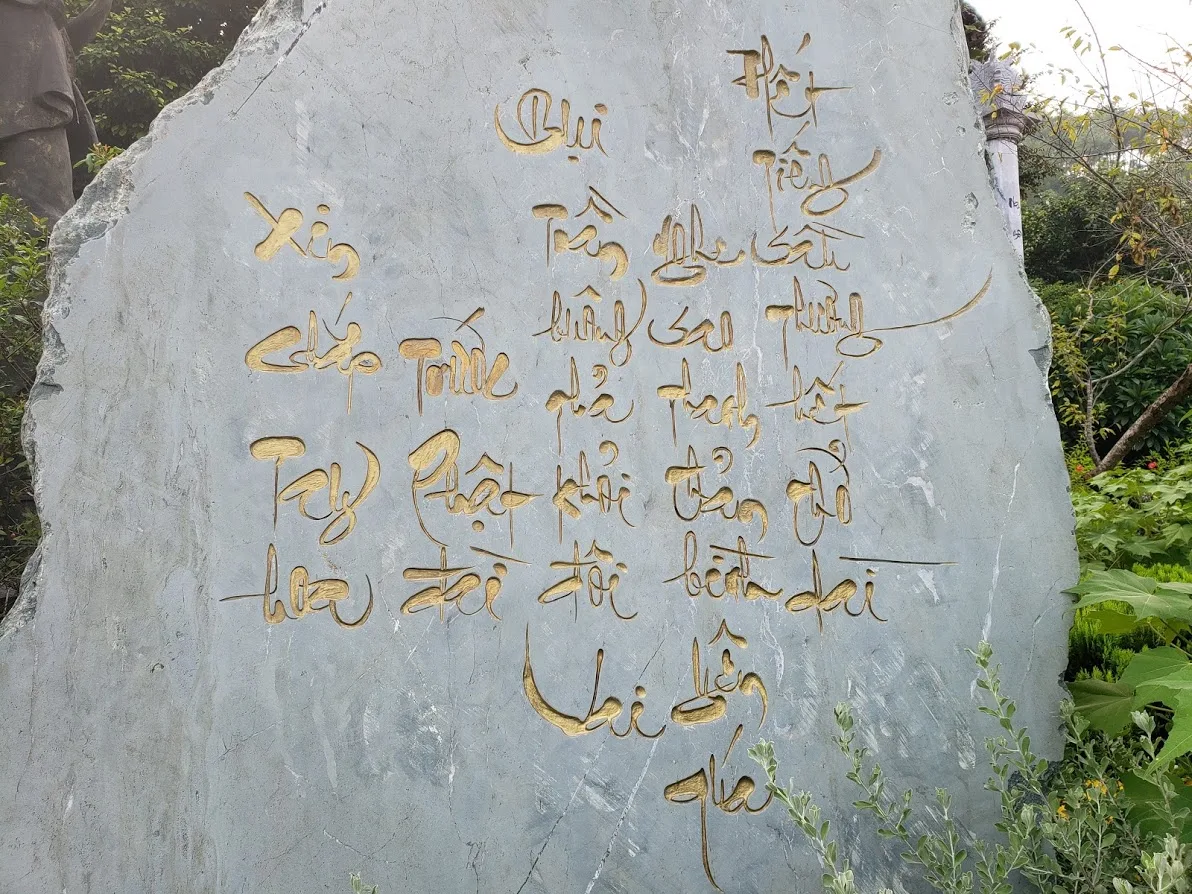 Một bài thơ trước cửa chùa