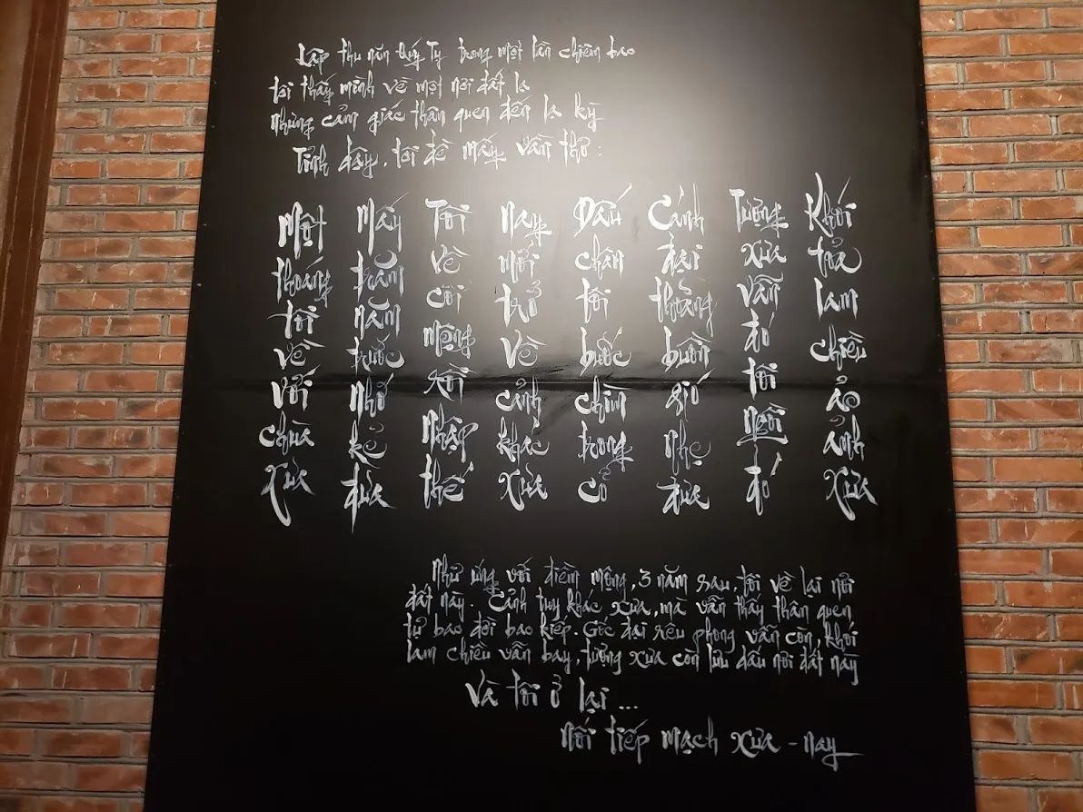Một bài thơ phía sau tự. Khi xây chùa Thầy trụ trì có phát nguyện, xin được để sinh linh đã từng ở tại nơi đây được một lần trở về thăm nơi xưa