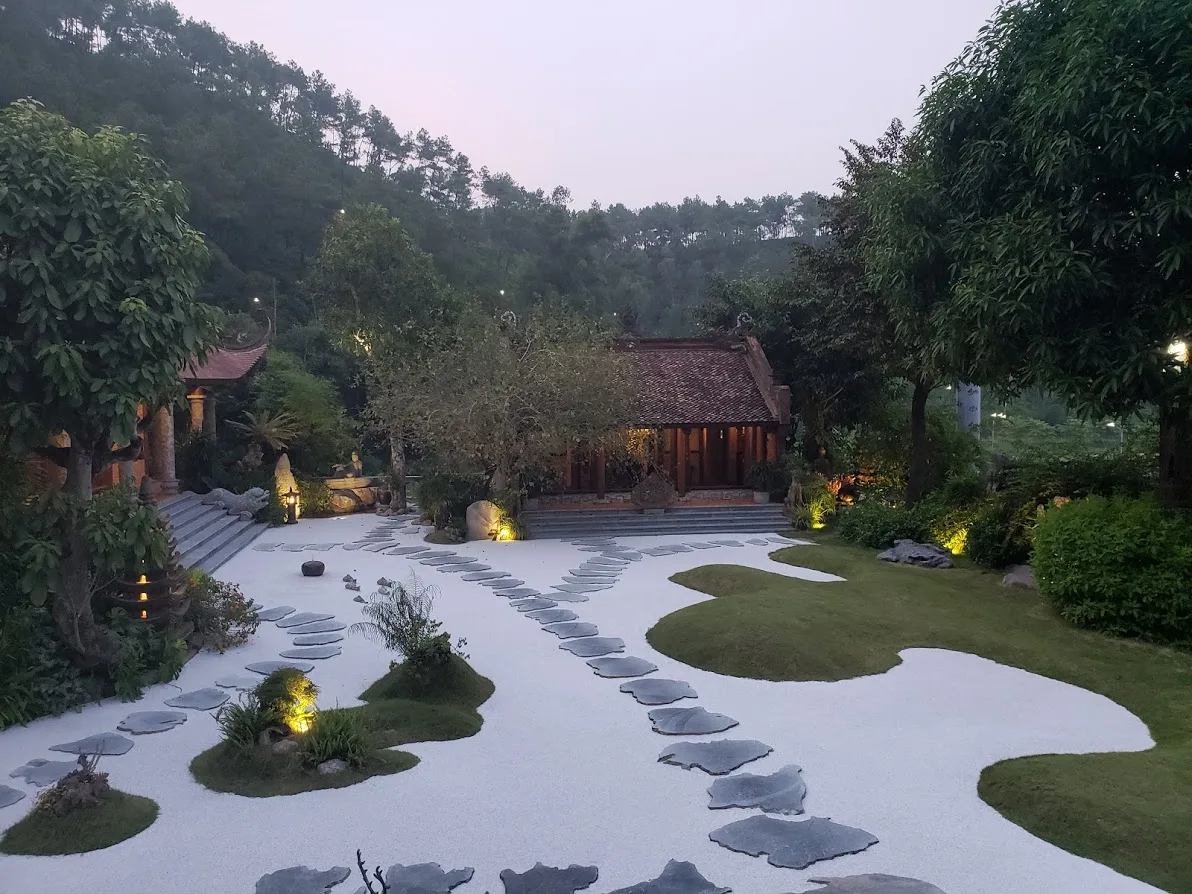 Một góc sân chùa