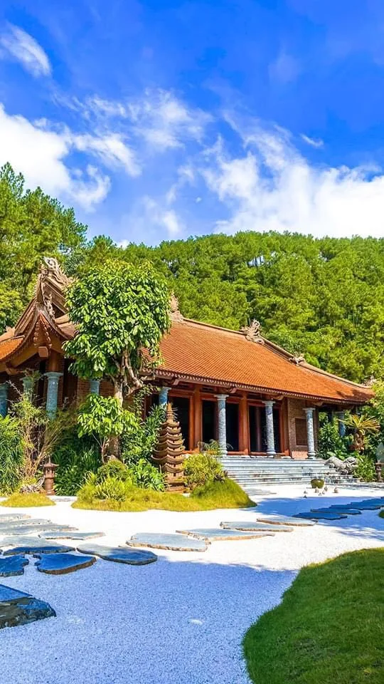 Hướng đi ra gian thờ Đức Mục Kiền Liên
