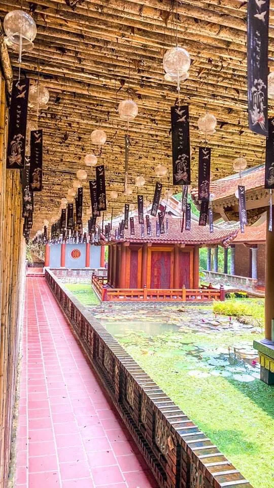 Con đường chuông gió - góc nhìn ngược lại