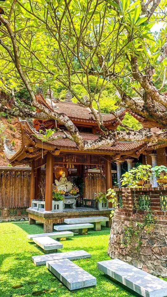 Góc nhìn khác nơi thờ đức Văn Thù Sư Lợi Bồ Tát