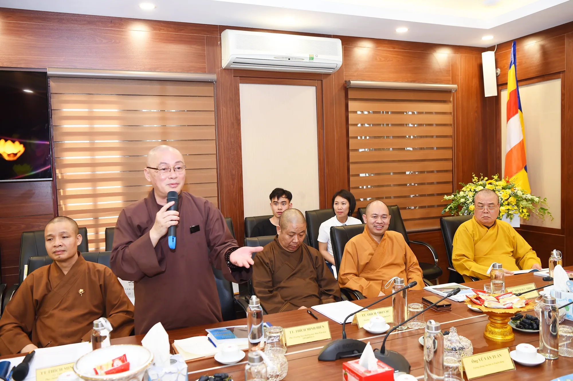 Thượng tọa Thích Minh Hiền phát biểu