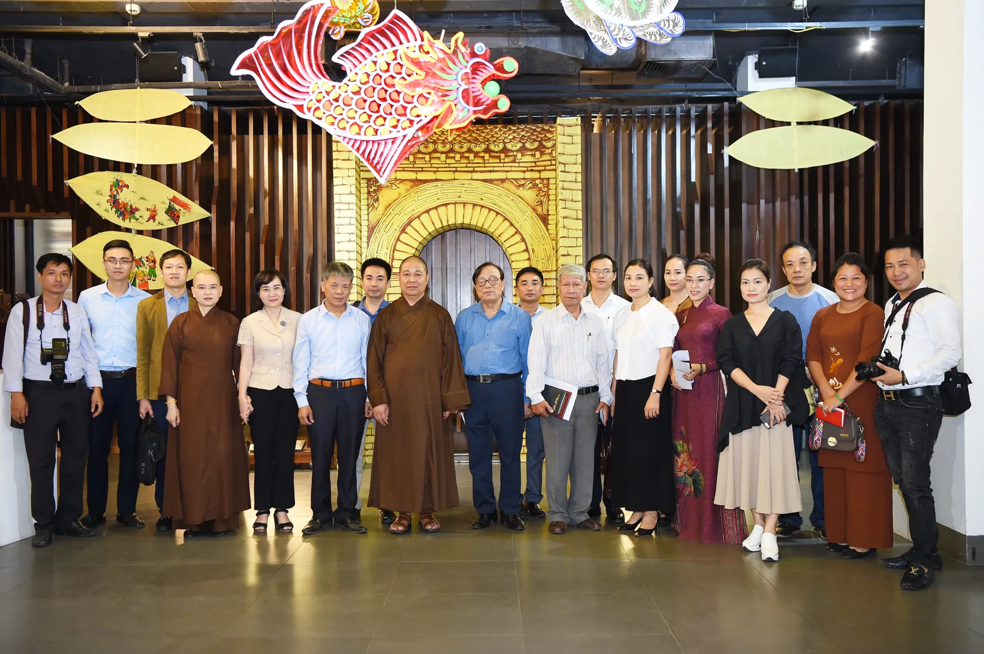Hà nội - Họp trù bị chuỗi chương trình: tọa đàm khoa học - " Phát huy tinh thần và biểu tượng Phật giáo trong đời sống xã hội, qua các làng nghề truyền thống ở việt Nam ", triển lãm hiện vật mang biểu tượng phật giáo, tổng kết phật sự năm 2020 của Ban VHTƯ GHPGVN
