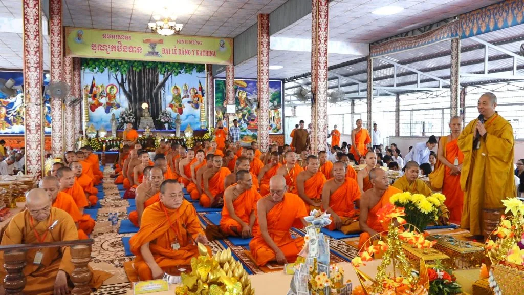 TT. Thích Thọ Lạc, dâng lời tác bạch cũng dường