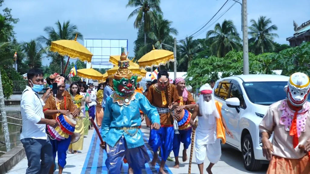 Ban VHTƯ triển khai đề án Pháp phục PGVN "thống nhất trong đa dạng" trong lễ dâng y Kathina tại Học viện Phật giáo Nam tông Khmer