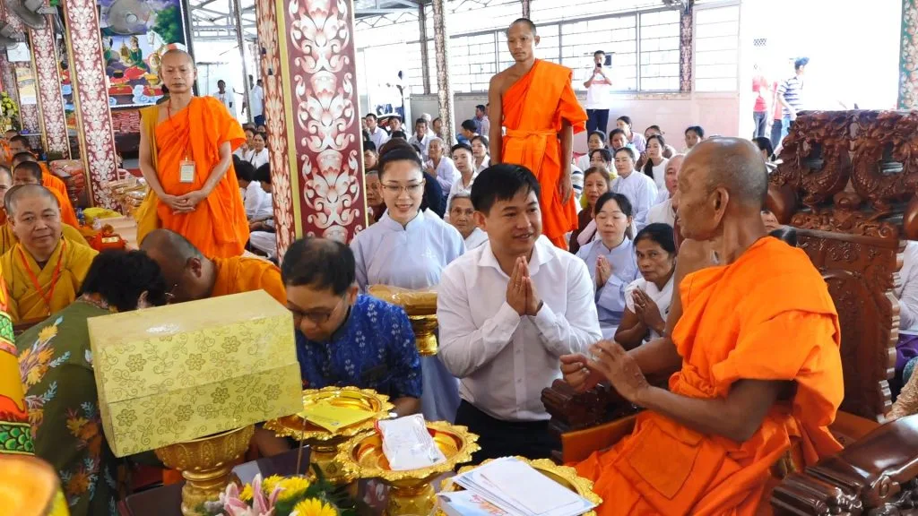 Ban VHTƯ triển khai đề án Pháp phục PGVN "thống nhất trong đa dạng" trong lễ dâng y Kathina tại Học viện Phật giáo Nam tông Khmer