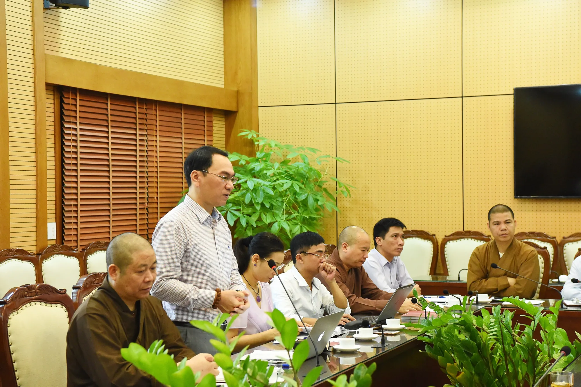 UBND Huyện Thanh Trì : Họp triển khai kế hoạch tổ chức Hội thảo khoa học tôn vinh về nhân vật Lịch sử " Sư bà Phương Dung và Tu bổ Tôn tạo khu Lăng mộ ", nhân dịp Thủ đô kỷ niệm 1010 năm Thăng long Hà Nội