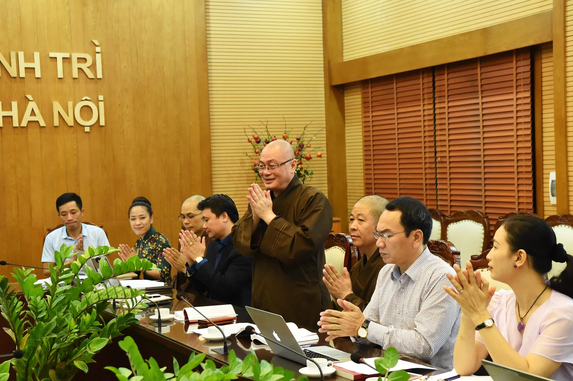 UBND Huyện Thanh Trì : Họp triển khai kế hoạch tổ chức Hội thảo khoa học tôn vinh về nhân vật Lịch sử " Sư bà Phương Dung và Tu bổ Tôn tạo khu Lăng mộ ", nhân dịp Thủ đô kỷ niệm 1010 năm Thăng long Hà Nội