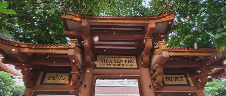 Tam quan chùa Yên Phú
