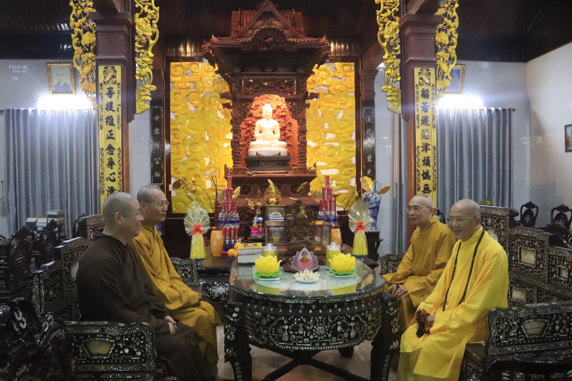 Hòa Thượng Thích Hải Ấn đón tiếp và trao đổi với đoàn tại chùa Từ Đàm
