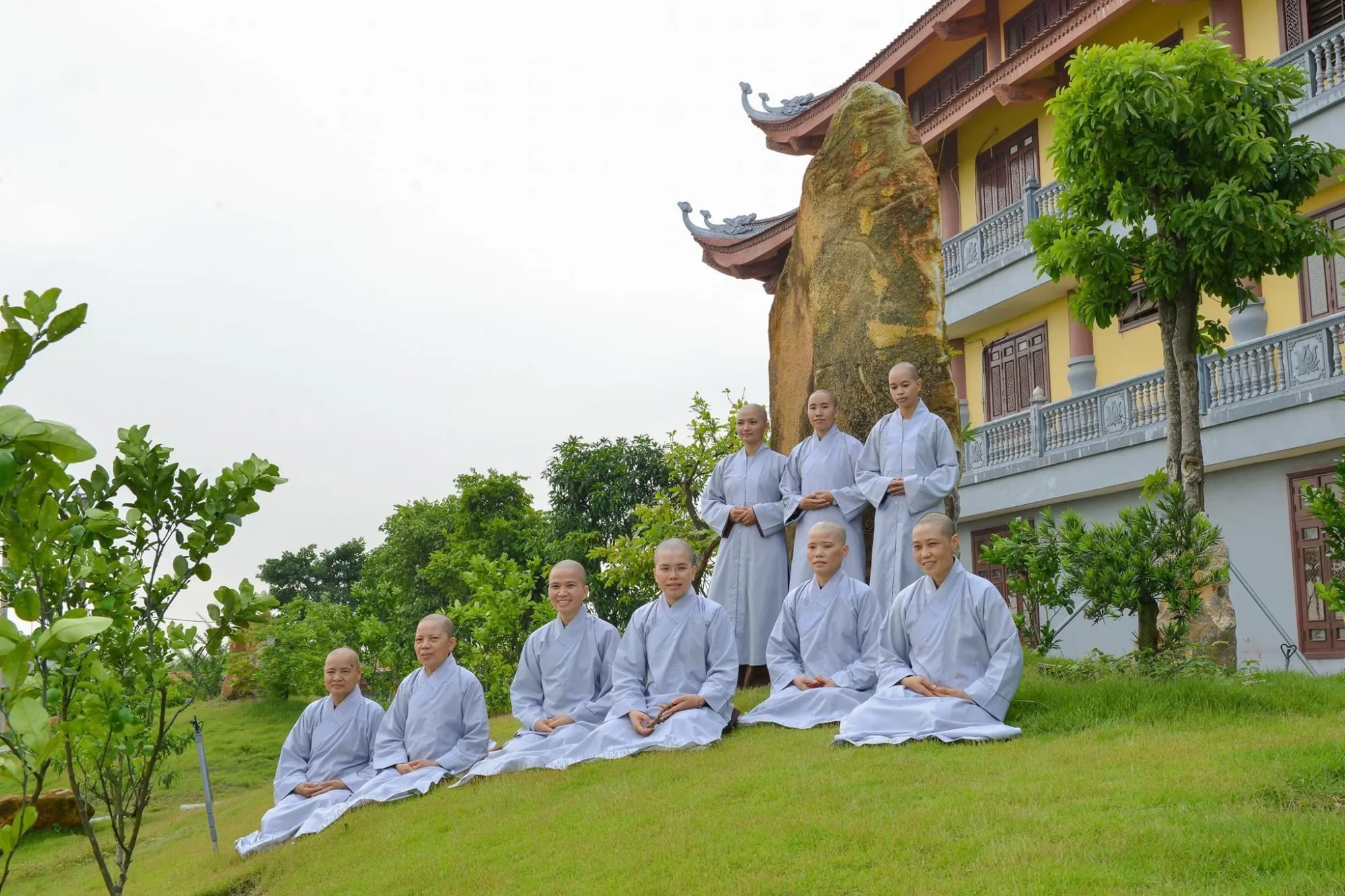 Vẻ đẹp người xuất gia