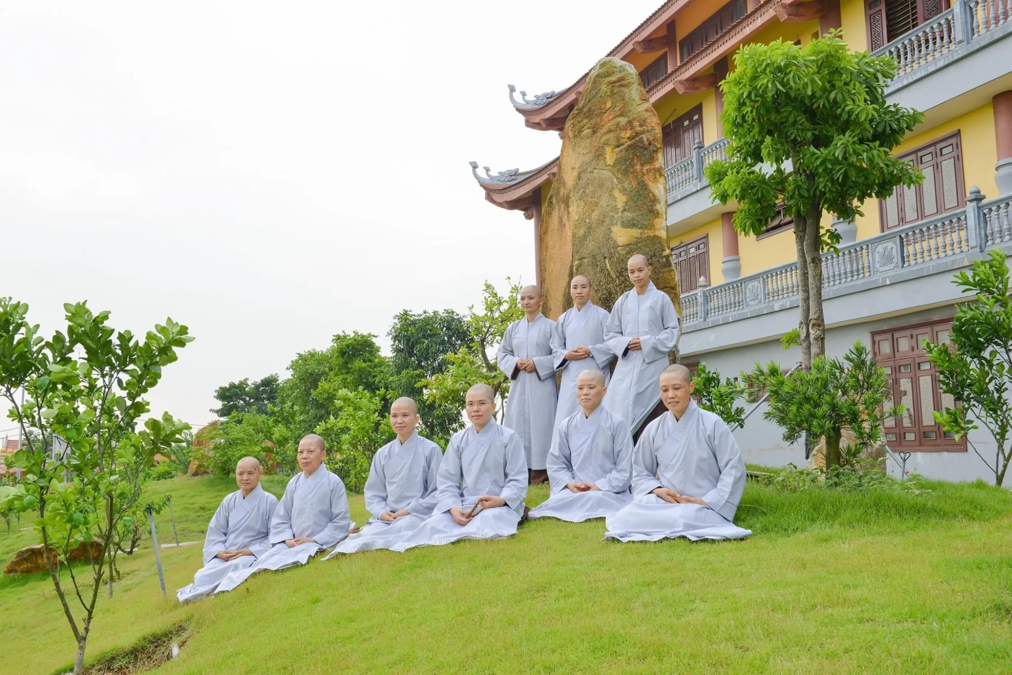 Vẻ đẹp người xuất gia