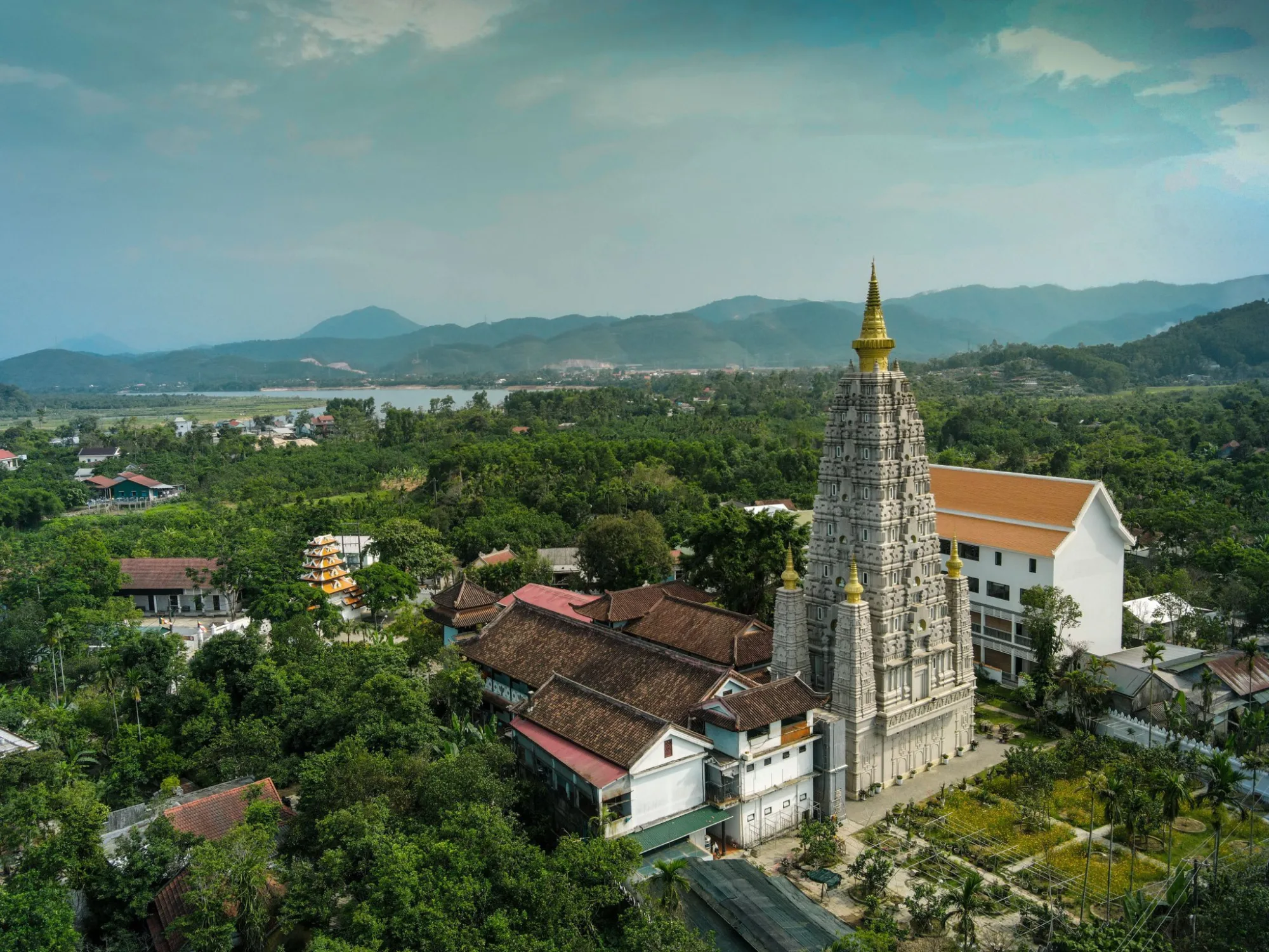 Tọa đàm khoa học “Kiến trúc Phật giáo Việt Nam” tại thừa thiên Huế.
