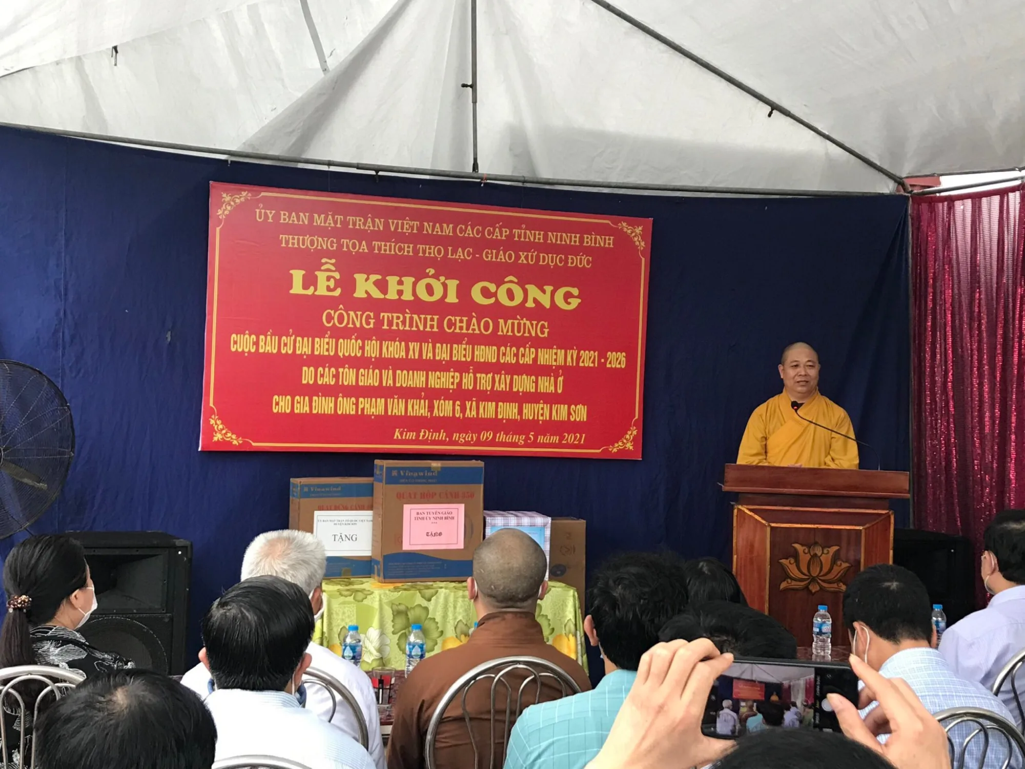 CHUNG TAY XÂY ĐẮP NHỮNG NHỊP CẦU YÊU THƯƠNG