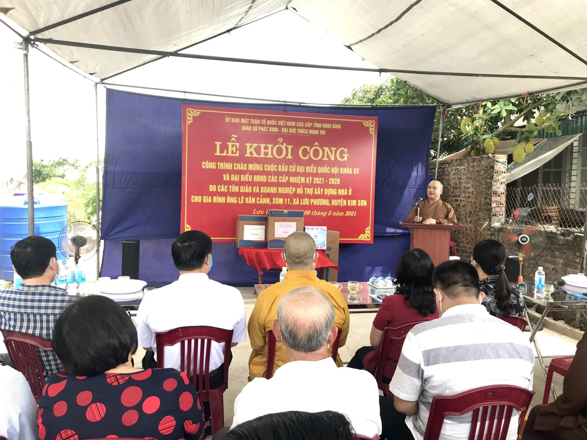 CHUNG TAY XÂY ĐẮP NHỮNG NHỊP CẦU YÊU THƯƠNG