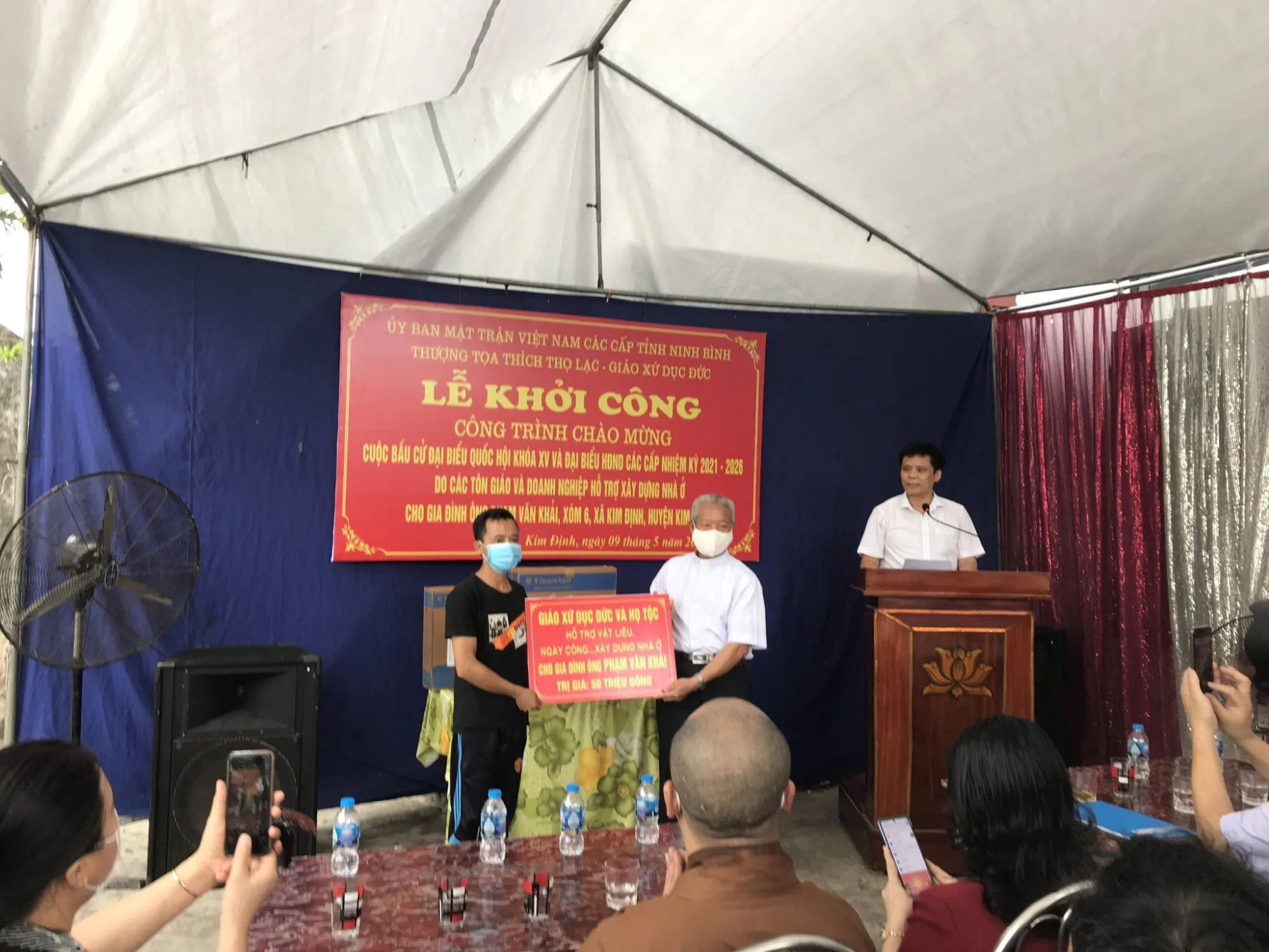 CHUNG TAY XÂY ĐẮP NHỮNG NHỊP CẦU YÊU THƯƠNG