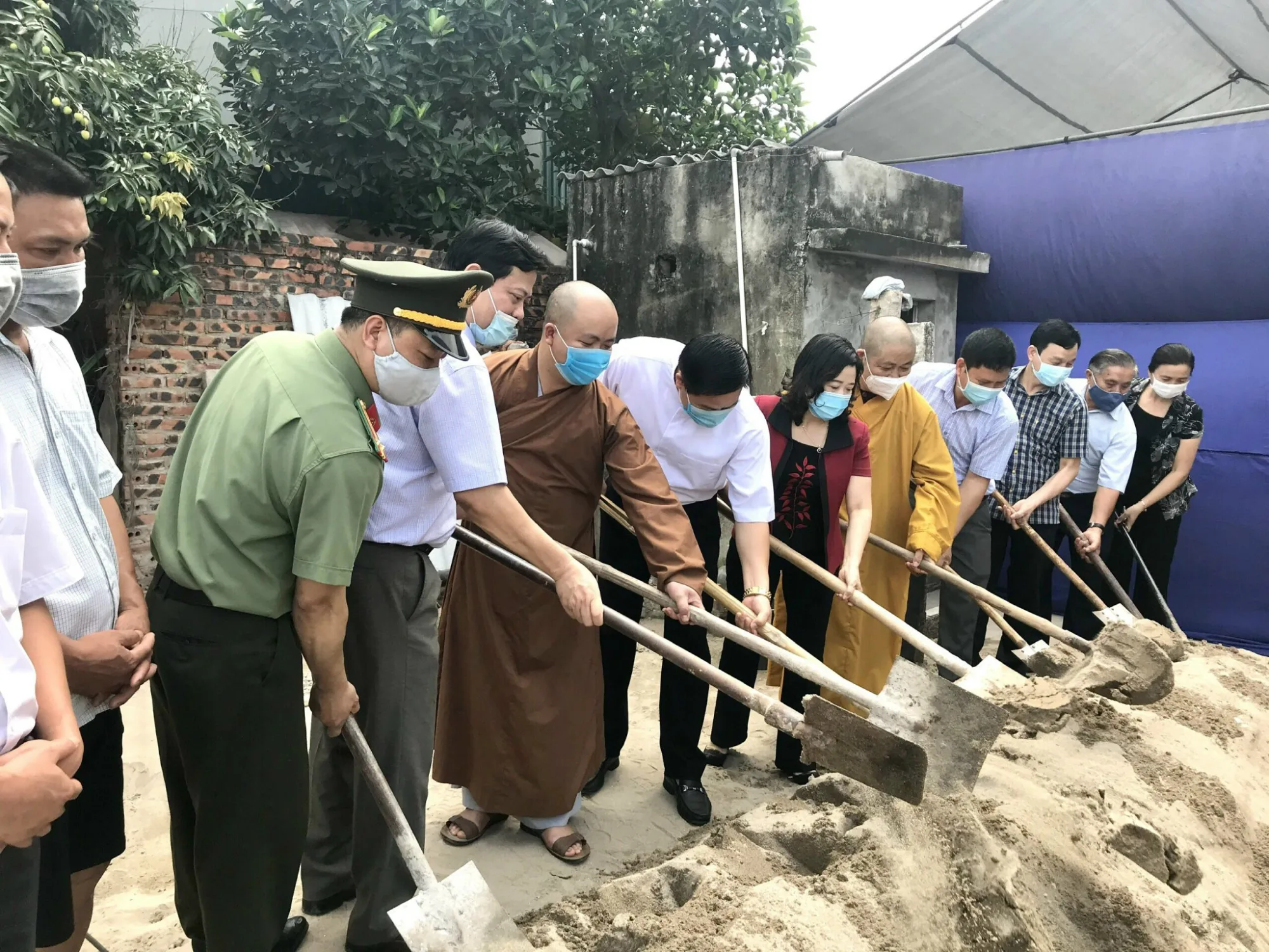 CHUNG TAY XÂY ĐẮP NHỮNG NHỊP CẦU YÊU THƯƠNG