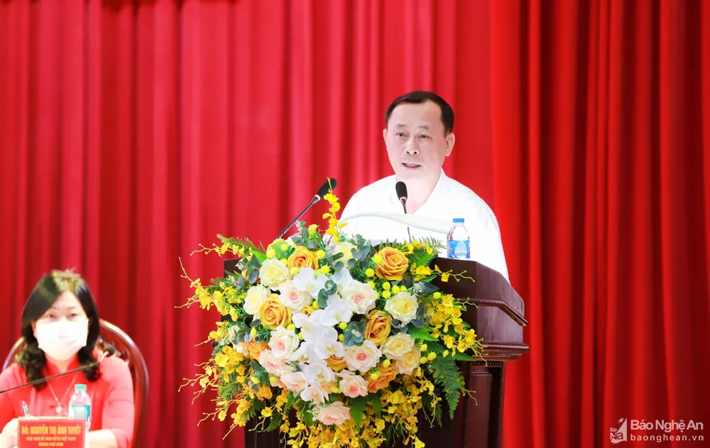 Ủy viên BTV Tỉnh ủy, Bí thư Thành ủy Vinh Phan Đức Đồng trình bày chương trình hành động.