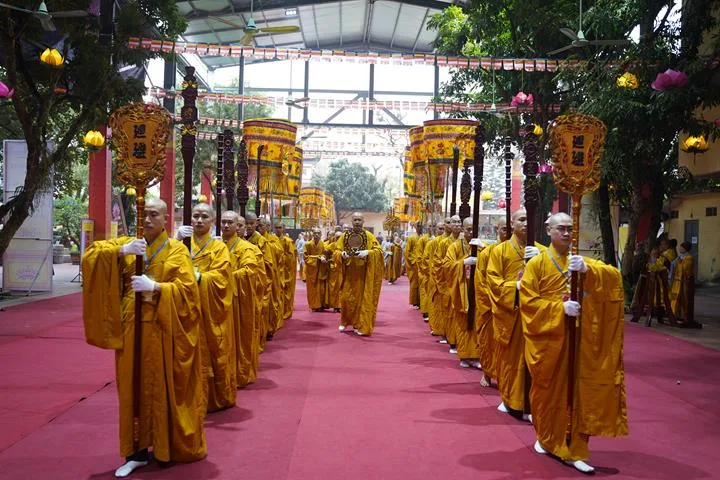 Cung nghinh chư tôn giáo phẩm lãnh đạo Giáo hội Phật giáo Việt Nam.