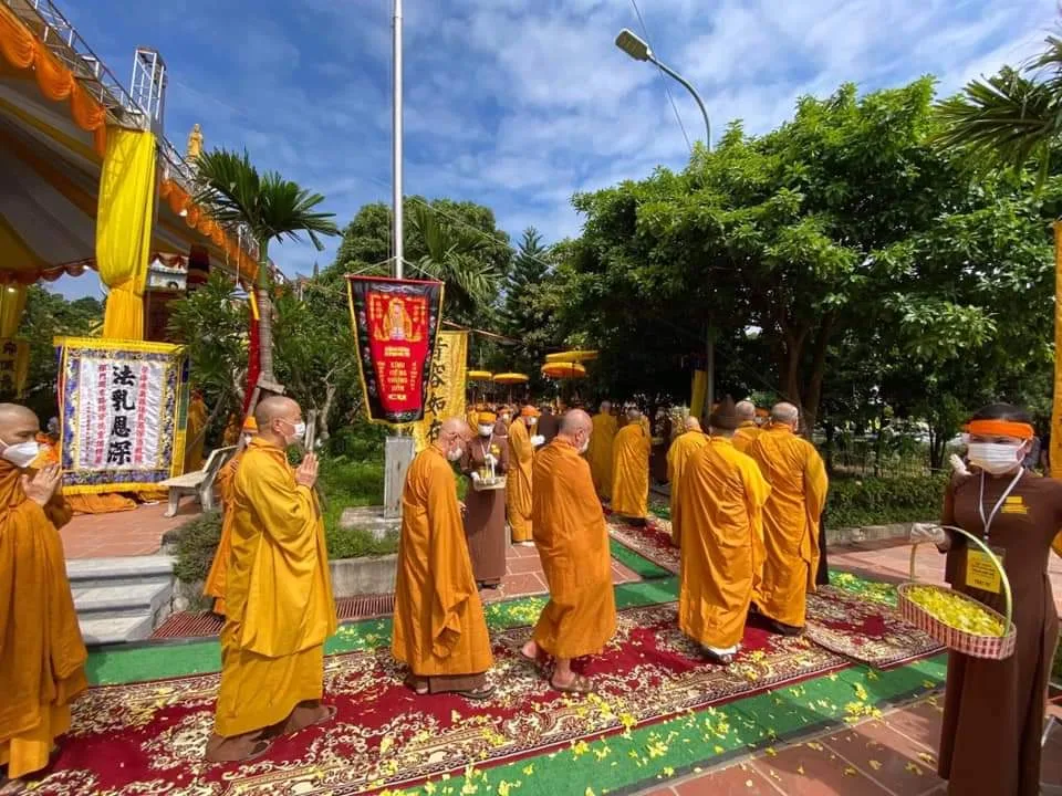 LỄ TRUY ĐIỆU TƯỞNG NIỆM VÀ CUNG NGHINH KIM QUAN ĐẠI LÃO HÒA THƯỢNG THÍCH PHỔ TUỆ - ĐỨC PHÁP CHỦ GIÁO HỘI PHẬT GIÁO VIỆT NAM.