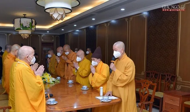 Chư tôn đức giáo phẩm trưởng lão niệm Phật cầu gia bị trước buổi họp