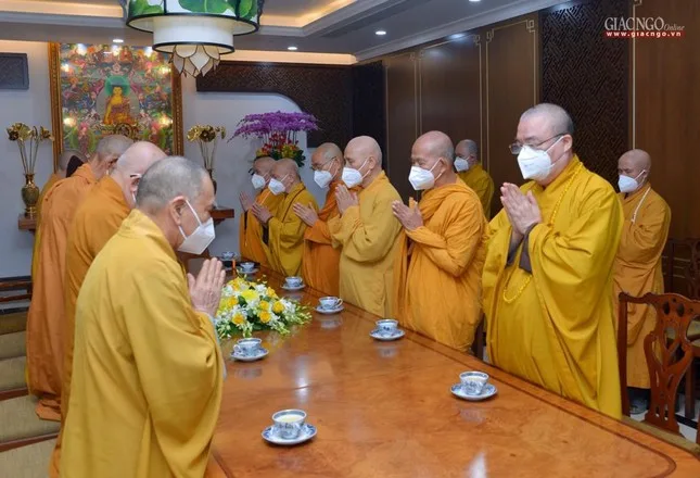 Hội đồng Trị sự tham dự có Hòa thượng Chủ tịch và nhị vị Hòa thượng Phó Chủ tịch Thường trực