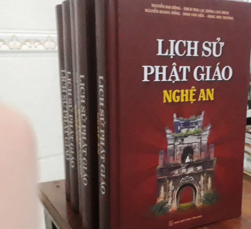 Bìa cuốn sách Lịch sử Phật giáo Nghệ An.