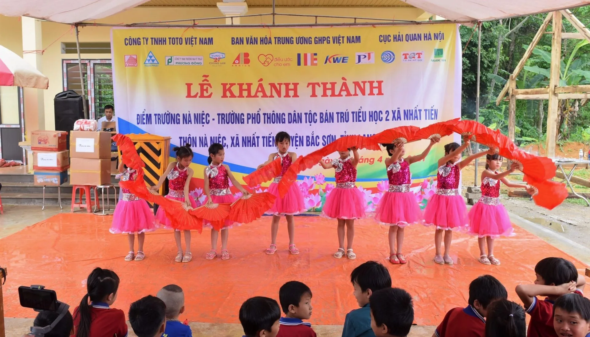 LỄ KHÁNH THÀNH TRƯỜNG PHỔ THÔNG DÂN TỘC BÁN TRÚ TIỂU HỌC 2 – ĐIỂM TRƯỜNG NÀ NIỆC