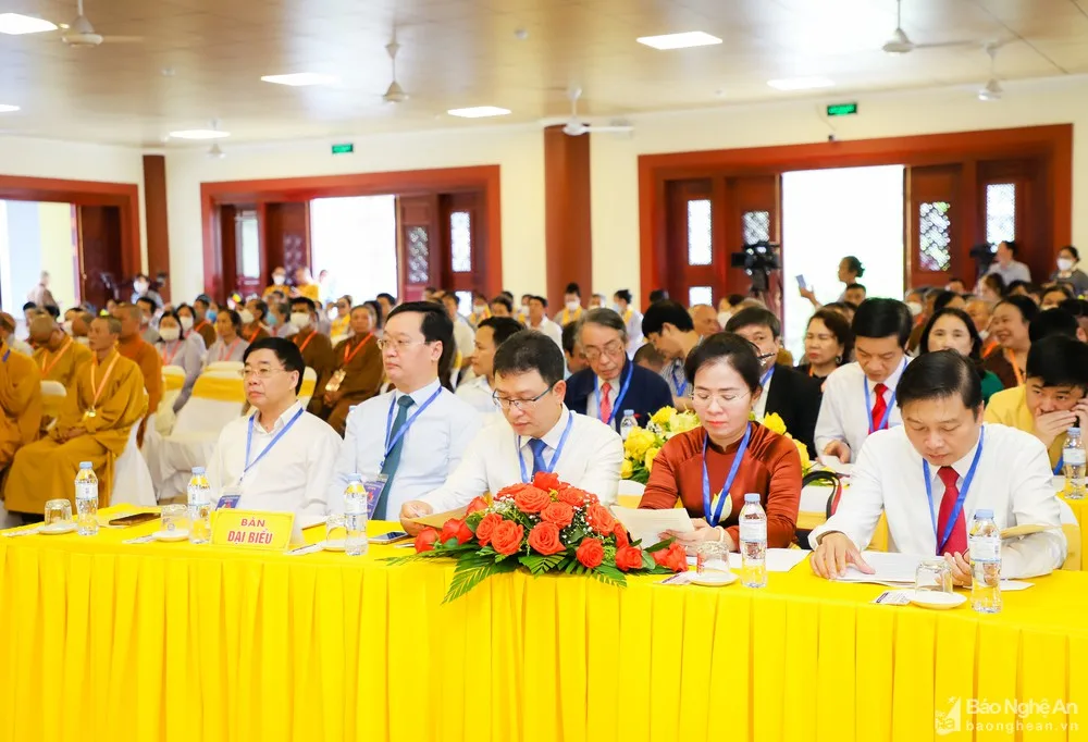 Các đồng chí đại biểu Trung ương, tỉnh Nghệ An dự Đại hội.