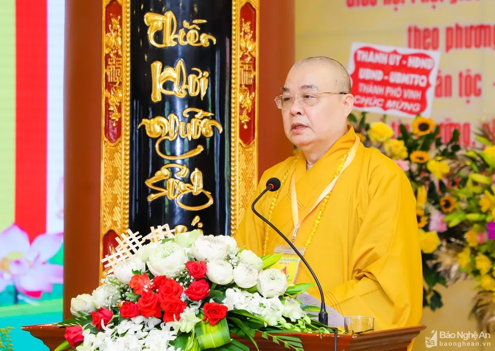 Hòa Thượng Thích Thanh Nhiễu - Phó Chủ tịch Thường trực Hội đồng Trị sự Trung ương, Trưởng ban Trị sự GHPGVN tỉnh khai mạc Đại hội.