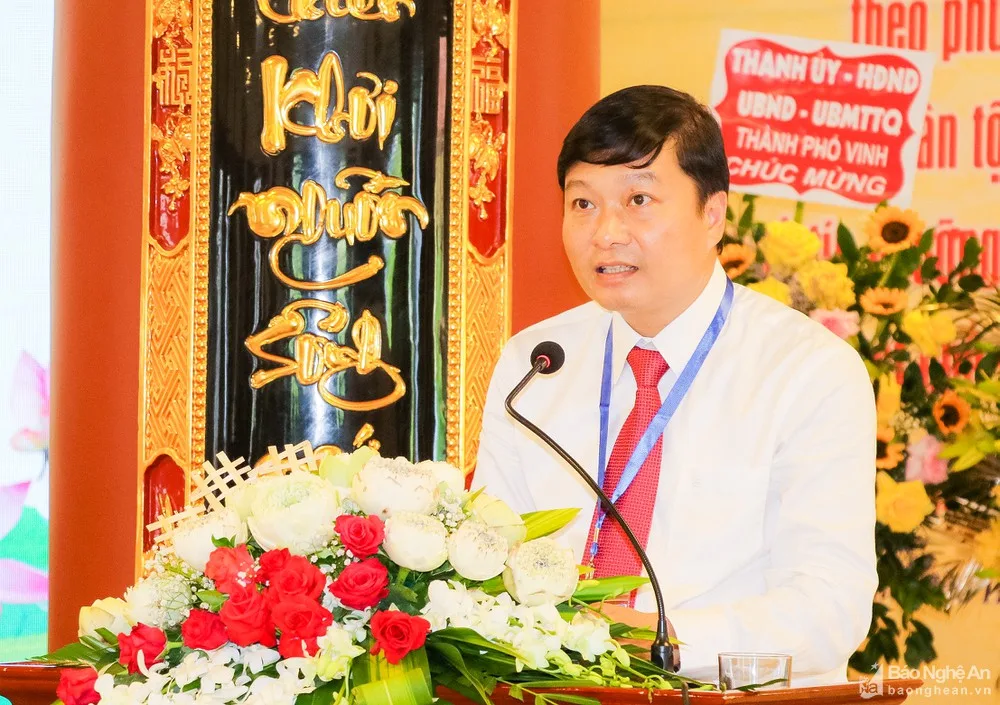 Đồng chí Lê Hồng Vinh - Phó Chủ tịch Thường trực UBND tỉnh phát biểu tại Đại hội.
