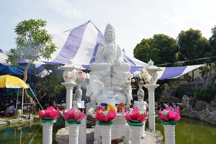 Lễ cầu nguyện và tư vấn mùa thi tại chùa Quan Âm – Hà Nội