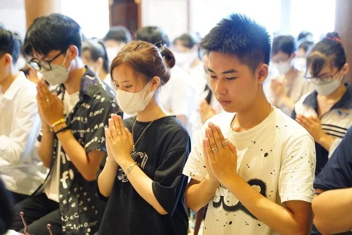 Lễ cầu nguyện và tư vấn mùa thi tại chùa Quan Âm – Hà Nội