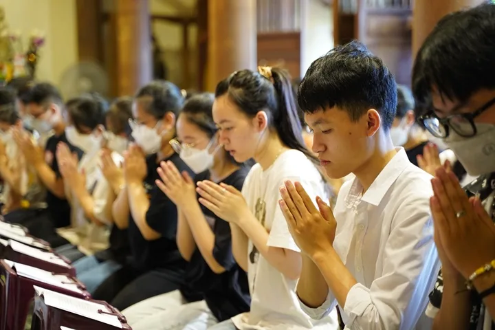 Lễ cầu nguyện và tư vấn mùa thi tại chùa Quan Âm – Hà Nội