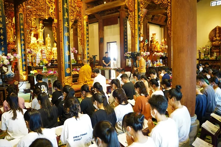Lễ cầu nguyện và tư vấn mùa thi tại chùa Quan Âm – Hà Nội