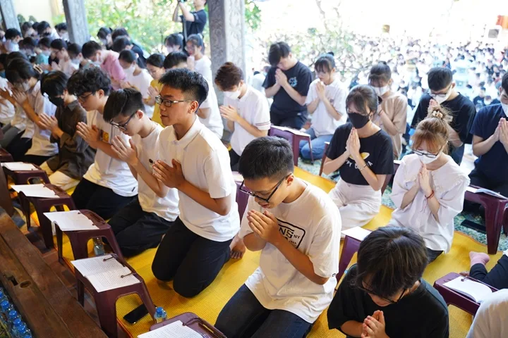 Lễ cầu nguyện và tư vấn mùa thi tại chùa Quan Âm – Hà Nội