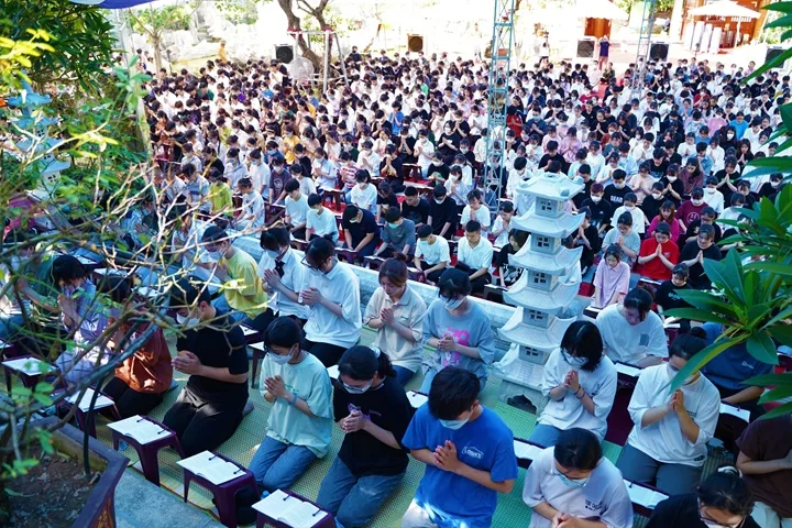 Lễ cầu nguyện và tư vấn mùa thi tại chùa Quan Âm – Hà Nội