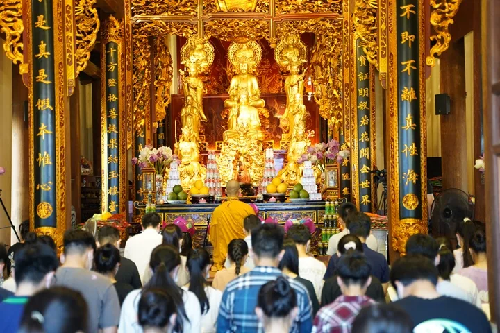 Lễ cầu nguyện và tư vấn mùa thi tại chùa Quan Âm – Hà Nội