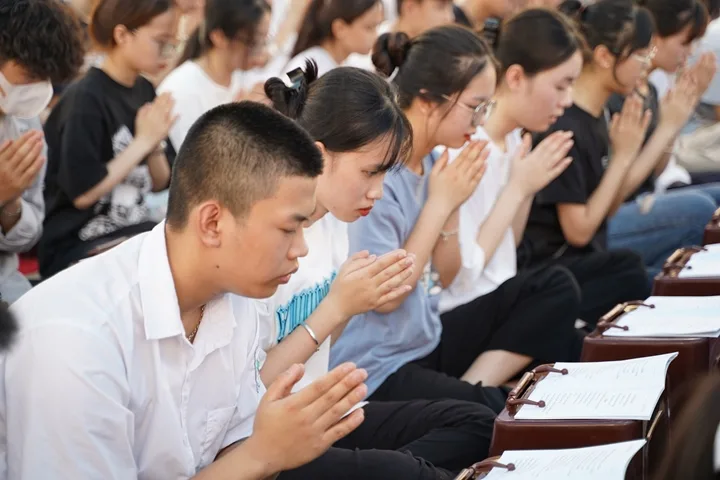 Lễ cầu nguyện và tư vấn mùa thi tại chùa Quan Âm – Hà Nội