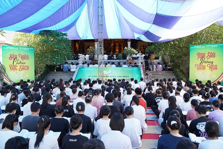Lễ cầu nguyện và tư vấn mùa thi tại chùa Quan Âm – Hà Nội