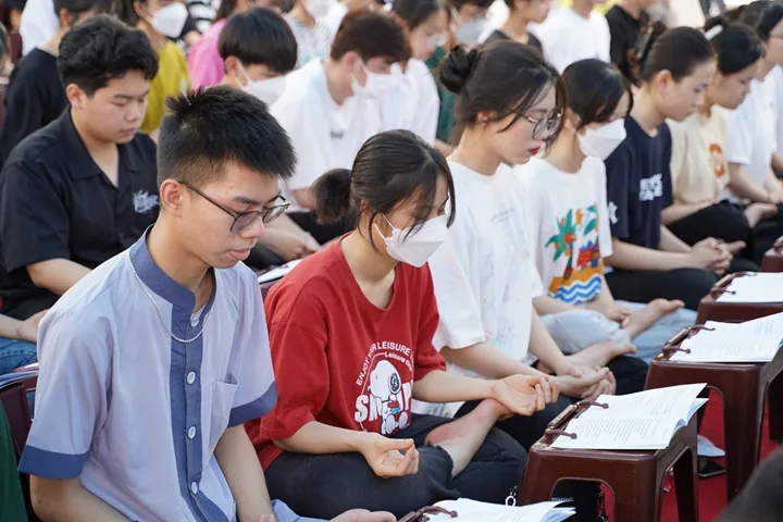 Lễ cầu nguyện và tư vấn mùa thi tại chùa Quan Âm – Hà Nội