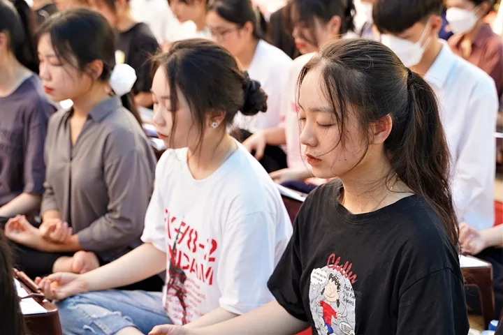 Lễ cầu nguyện và tư vấn mùa thi tại chùa Quan Âm – Hà Nội