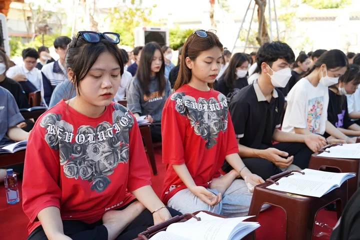 Lễ cầu nguyện và tư vấn mùa thi tại chùa Quan Âm – Hà Nội