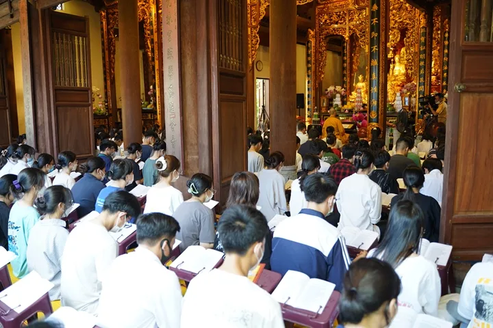 Lễ cầu nguyện và tư vấn mùa thi tại chùa Quan Âm – Hà Nội
