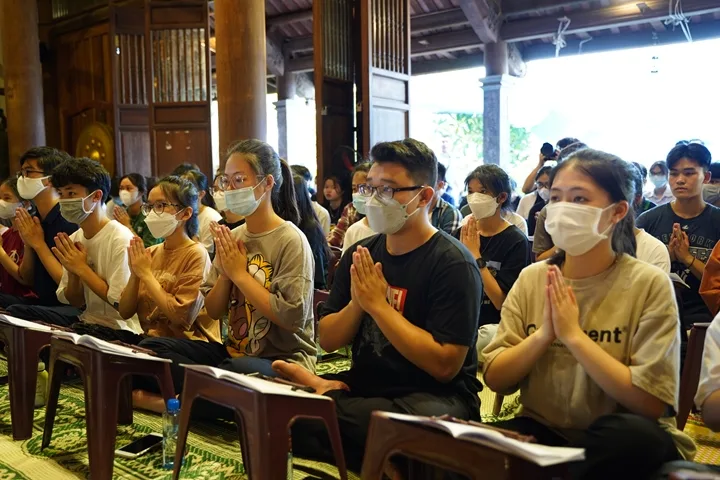 Lễ cầu nguyện và tư vấn mùa thi tại chùa Quan Âm – Hà Nội
