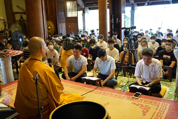Lễ cầu nguyện và tư vấn mùa thi tại chùa Quan Âm – Hà Nội