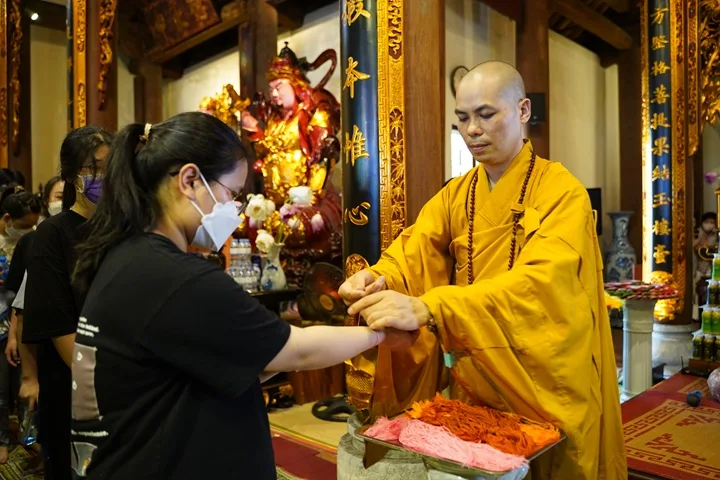 Lễ cầu nguyện và tư vấn mùa thi tại chùa Quan Âm – Hà Nội